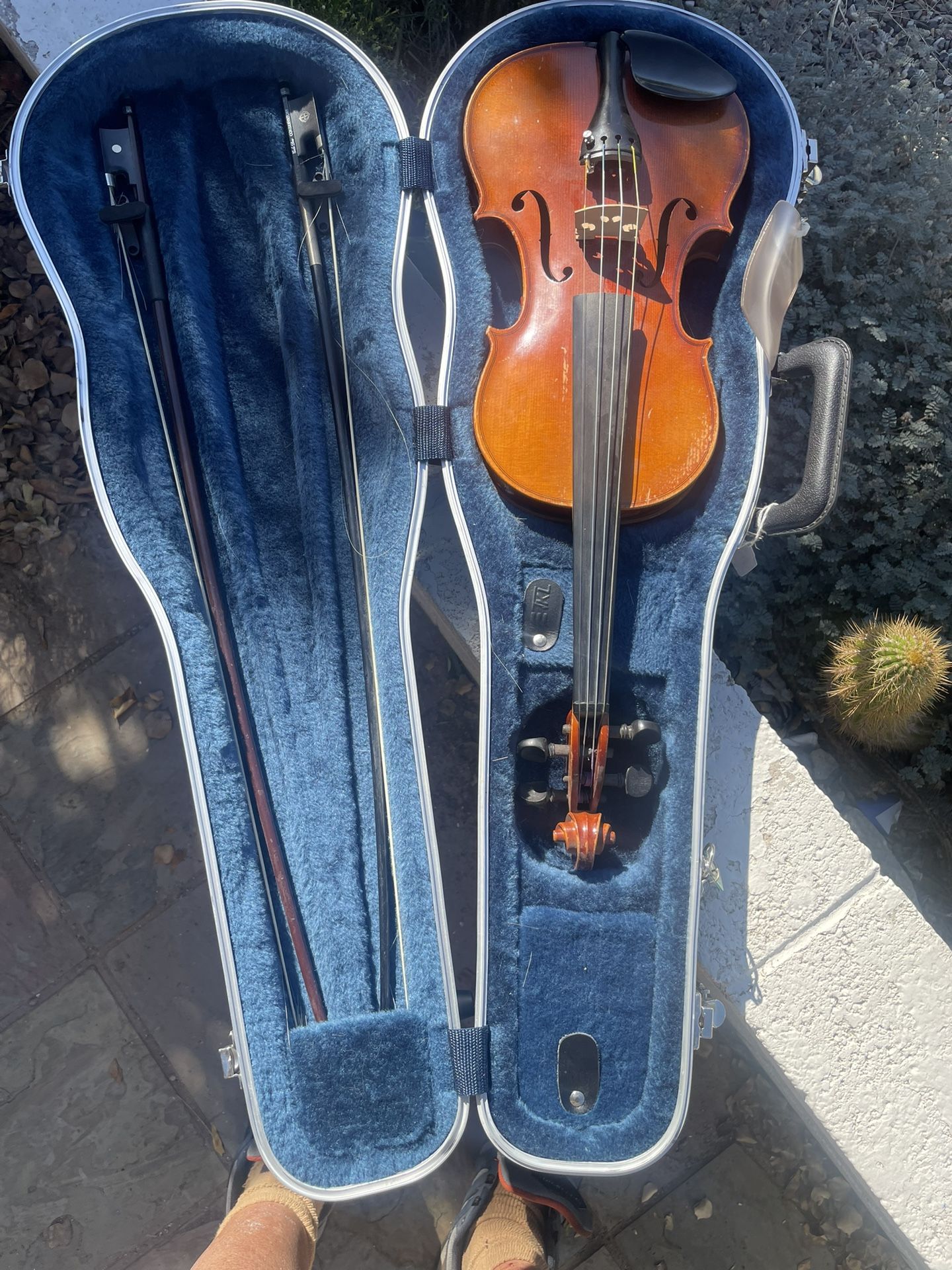 Silver Medallion Faciebat Anno 2005 No. 2011 Violin
