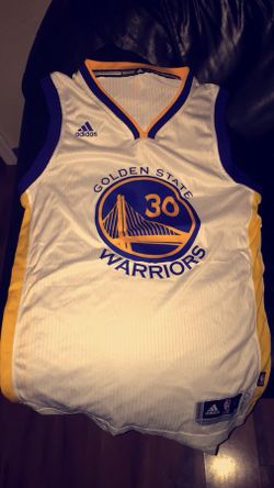 Size small in men’s curry/warriors jerseys