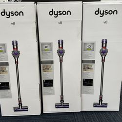 Dyson V8 Cordless Vacuum With 6 Accessories 
