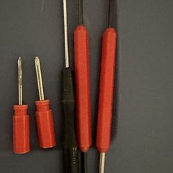 5 Small Screwdrivers (Phillips And Flathead)