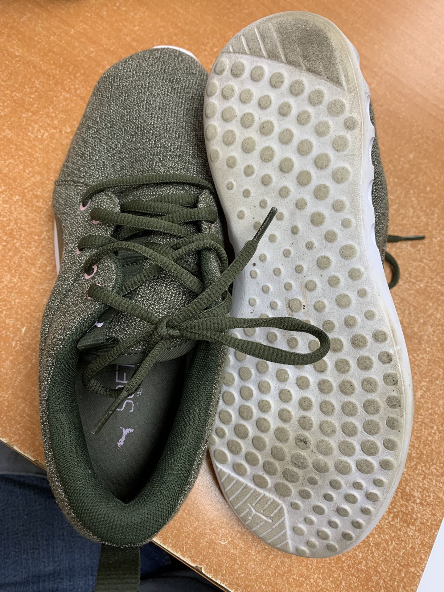 Womens Soft foam Puma Sneakers