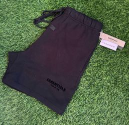Black essential shorts