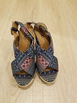 Abound shoes