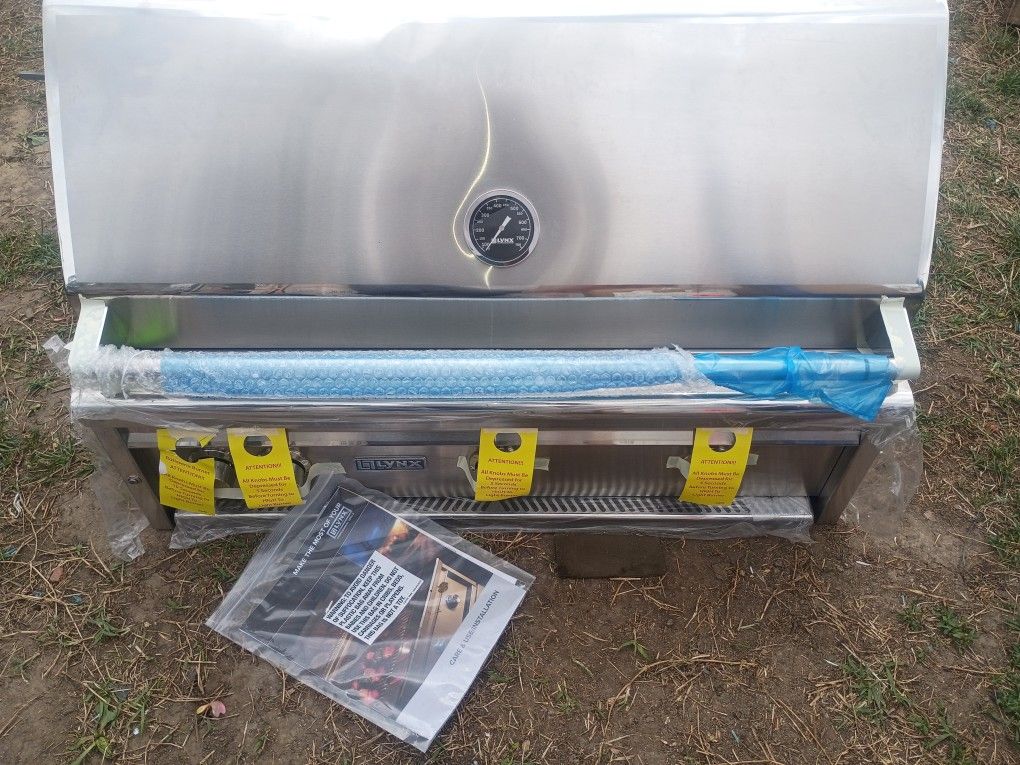 Brand New Lynkx Stainless Steel Gas Grill