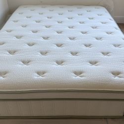Natural Hybrid Mattress, Queen, Like New, Perfect Condition