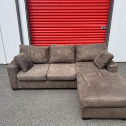 *Free Delivery* Reversible Made In USA Max Home Sectional Sofa