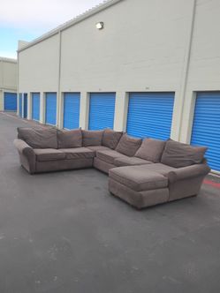 Spotless Sectional sofa couch - delivery available