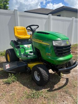 John Deere L118 Automatic Riding Lawn Mower
