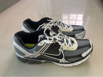 Nike Men’s Vomero 5 Running Shoes - Black, White & Gray Man Size 10.5