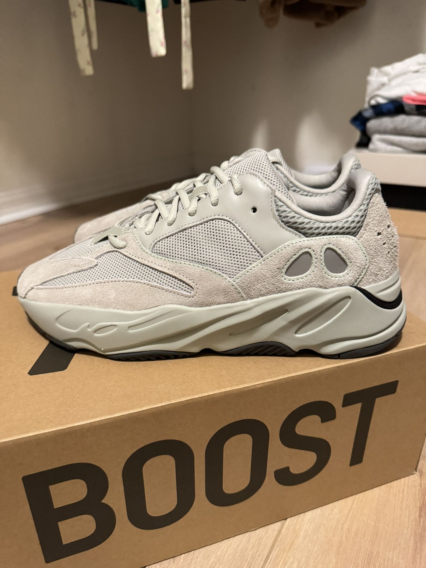 Adidas Yeezy 700 Salt