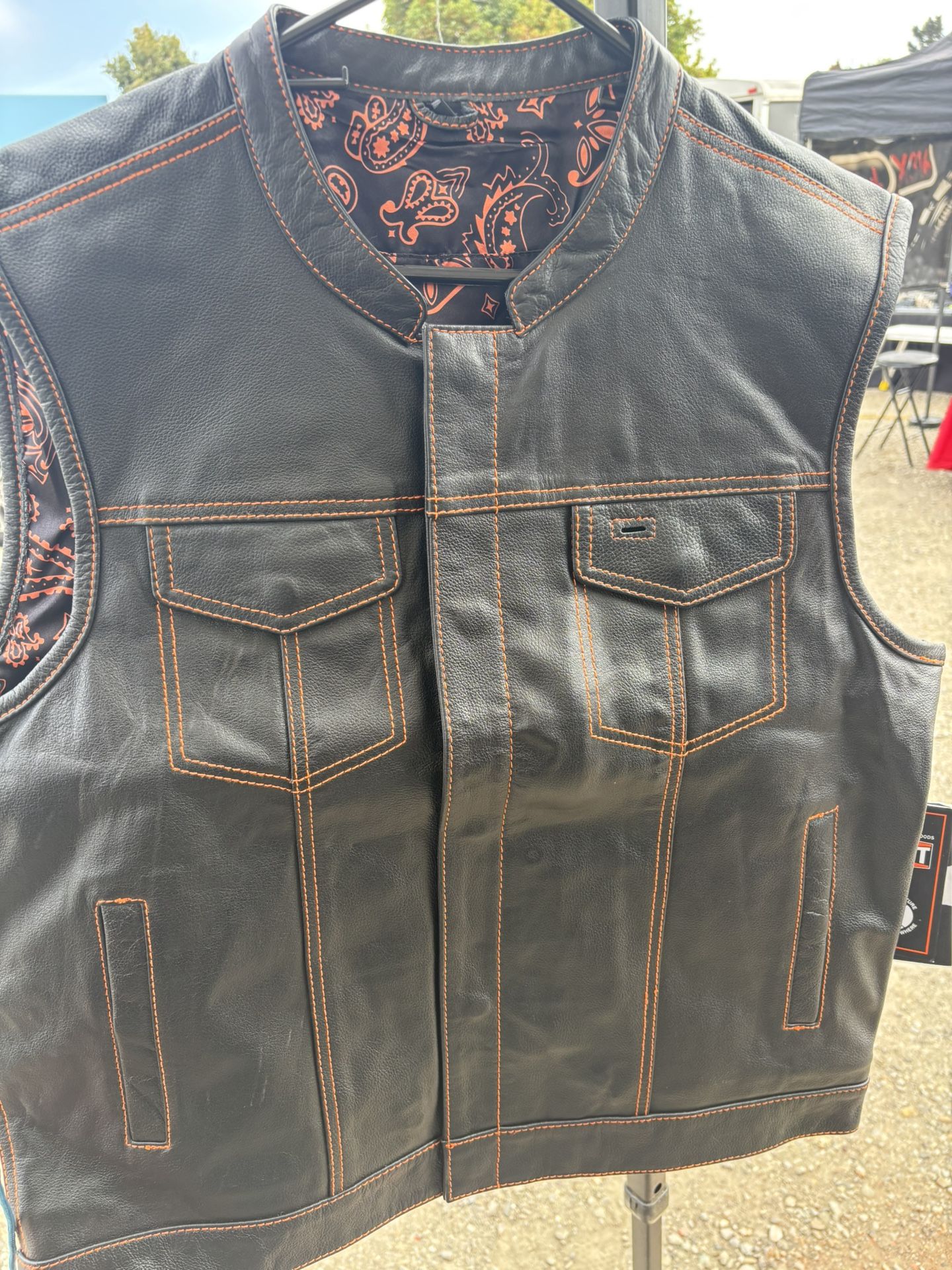 Men’s Leather Vest (XL-Brand New)