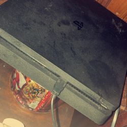 Ps4 W/controller And Games 