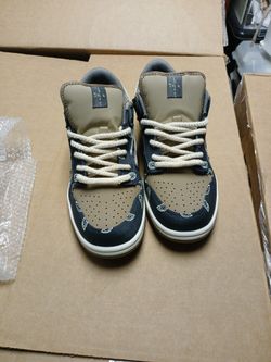 NICE MENS SNEAKER SZ10