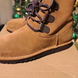 UGG Suede  Lace-Ups Sz.9 NEW