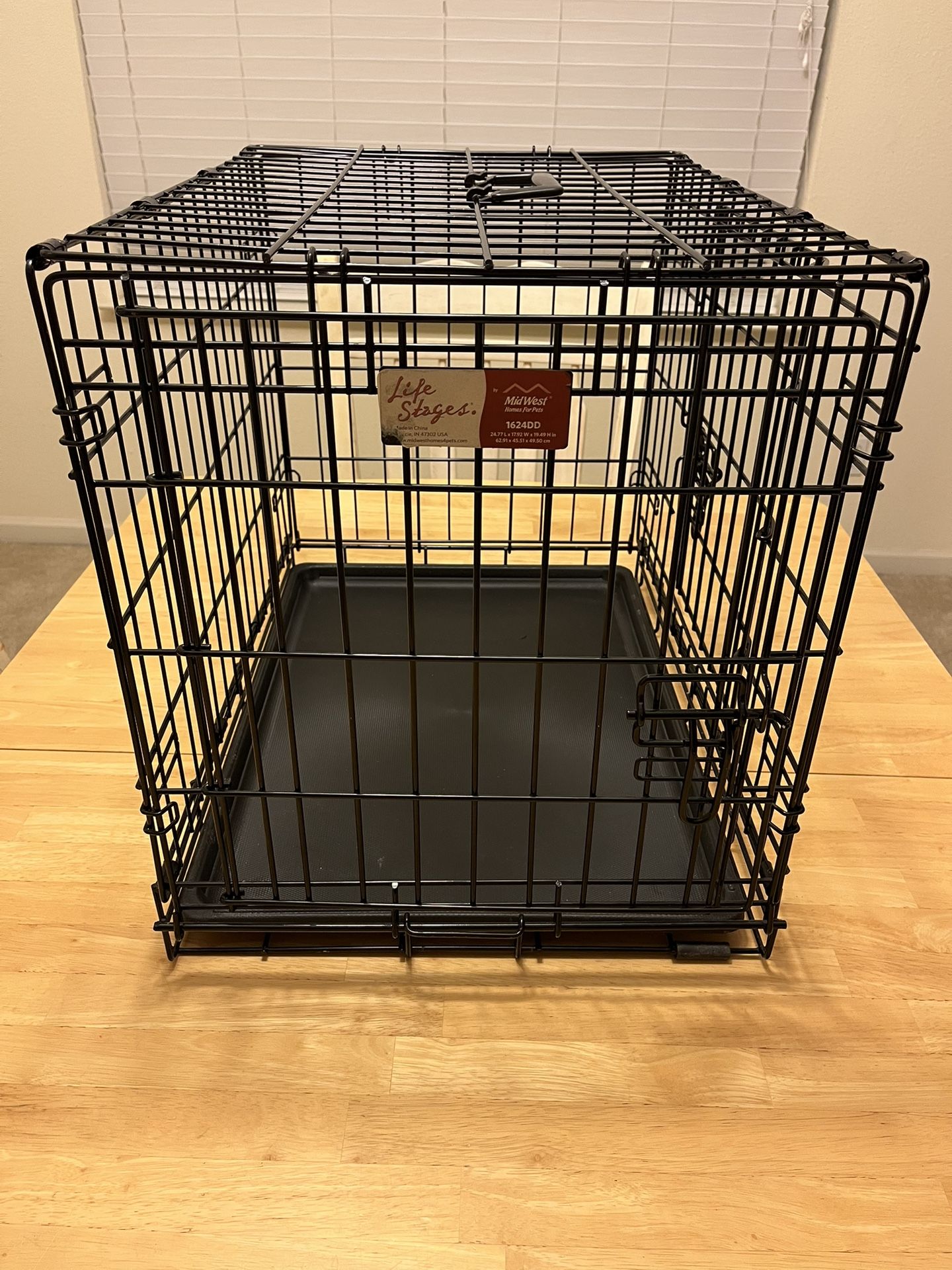 MidWest Homes for Pets Life Stages model 1624DD dog crate is for dogs weighing 11-25 lbs. 24.75"L 17.875"W 19.5"H