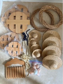 Crafts 21+ pieces wreaths, straw hats, wood bushel lids, etc