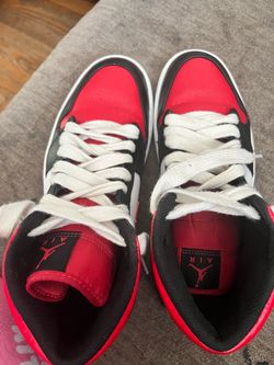 JORDAN 1 MIDS DOWNTOWN OMAHA RIGHT NOW!!!