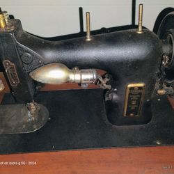 Vintage Sewing Machine 
