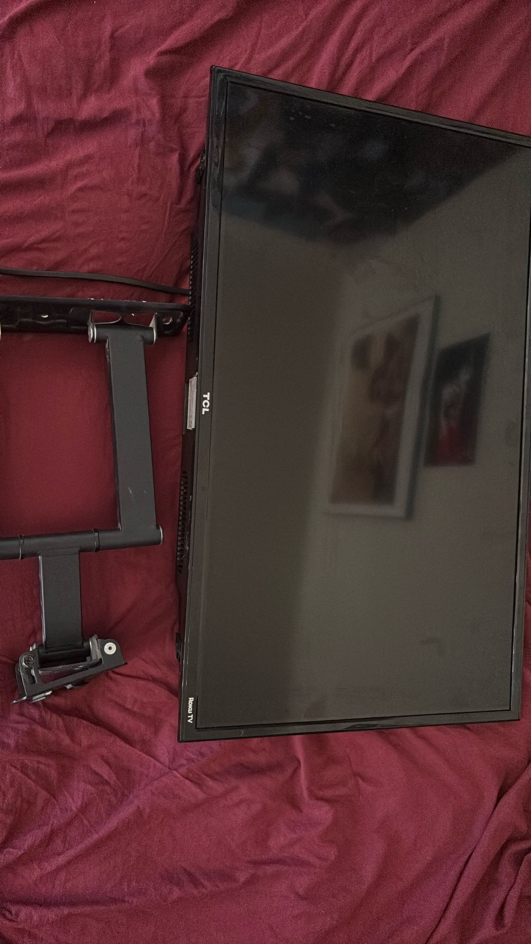 32 in. TCL Roku TV With Wall Mount