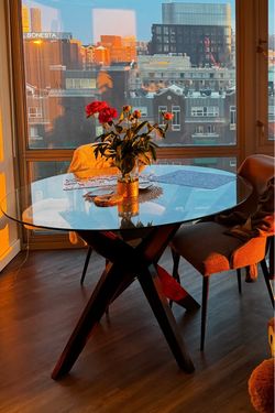 Macy’s Round Glass Dining Table – Black Sculptural Base