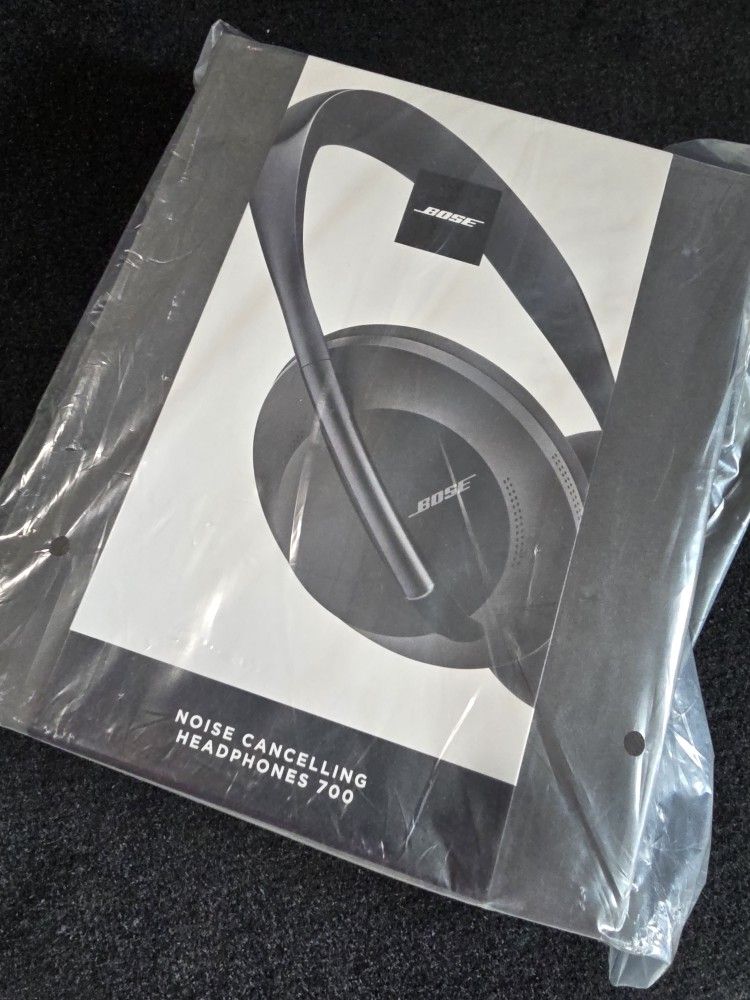 Bose 700 Noise-Cancelling Bluetooth Headphones