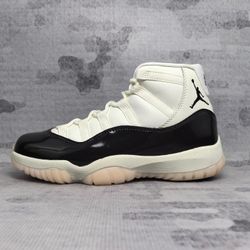 Air Jordan 11 WMNS “Neapolitan