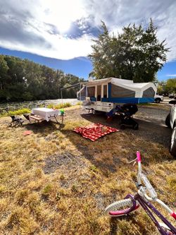 Pop-up camp trailer 2002