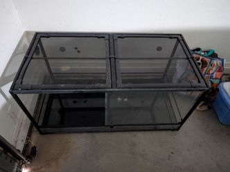 Reptile enclosure