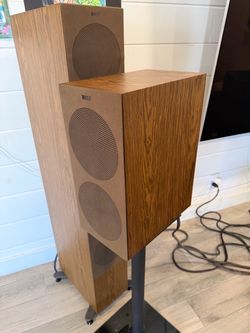 KEF R3 Bookshelf Speakers Walnut Pair