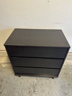 Dresser with 3 drawer