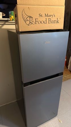Mini fridge