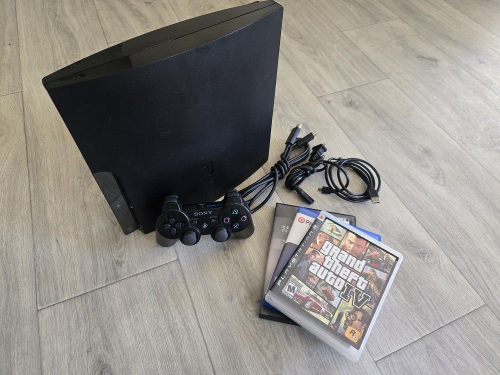 PS3 Slim / Controller / 3 Games