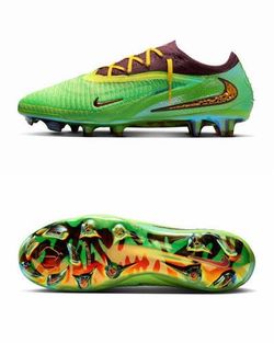TRAVIS SCOTT X NIKE PHANTOM soccer cleats