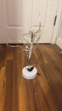 Electronic tree