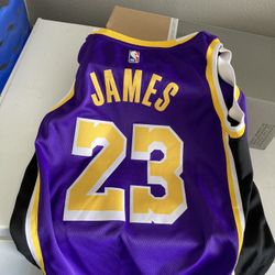 LEBRON Jersey Size 48 large 