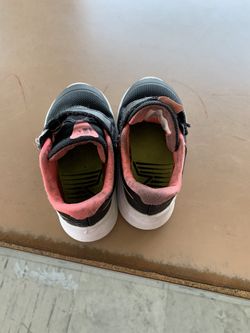 Tenis para niña size 7 en buenas condiciones