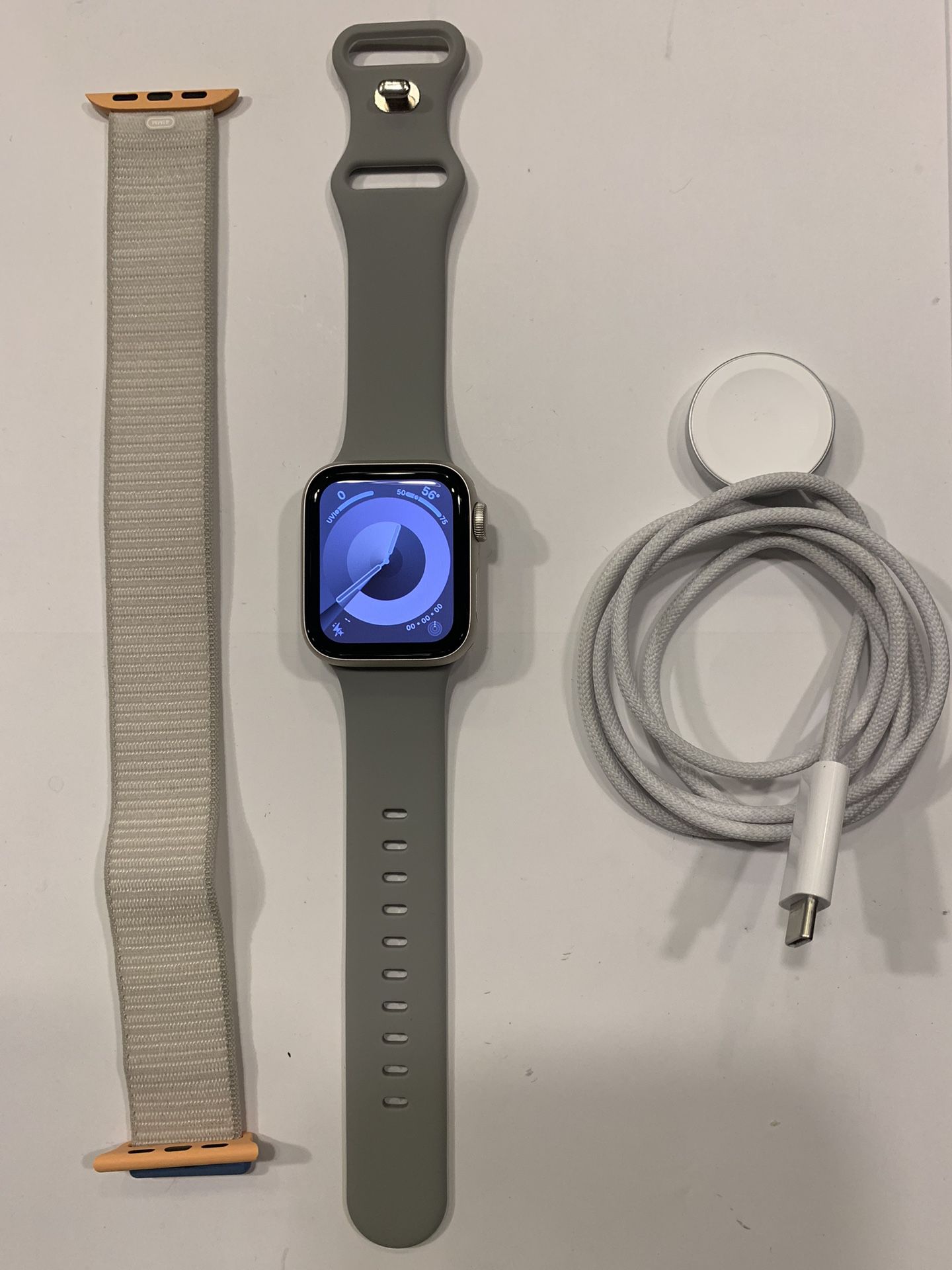 Brand New Apple Watch SE GPS 40mm Starlight Aluminum Case With Starlight Sport Loop And Charger 