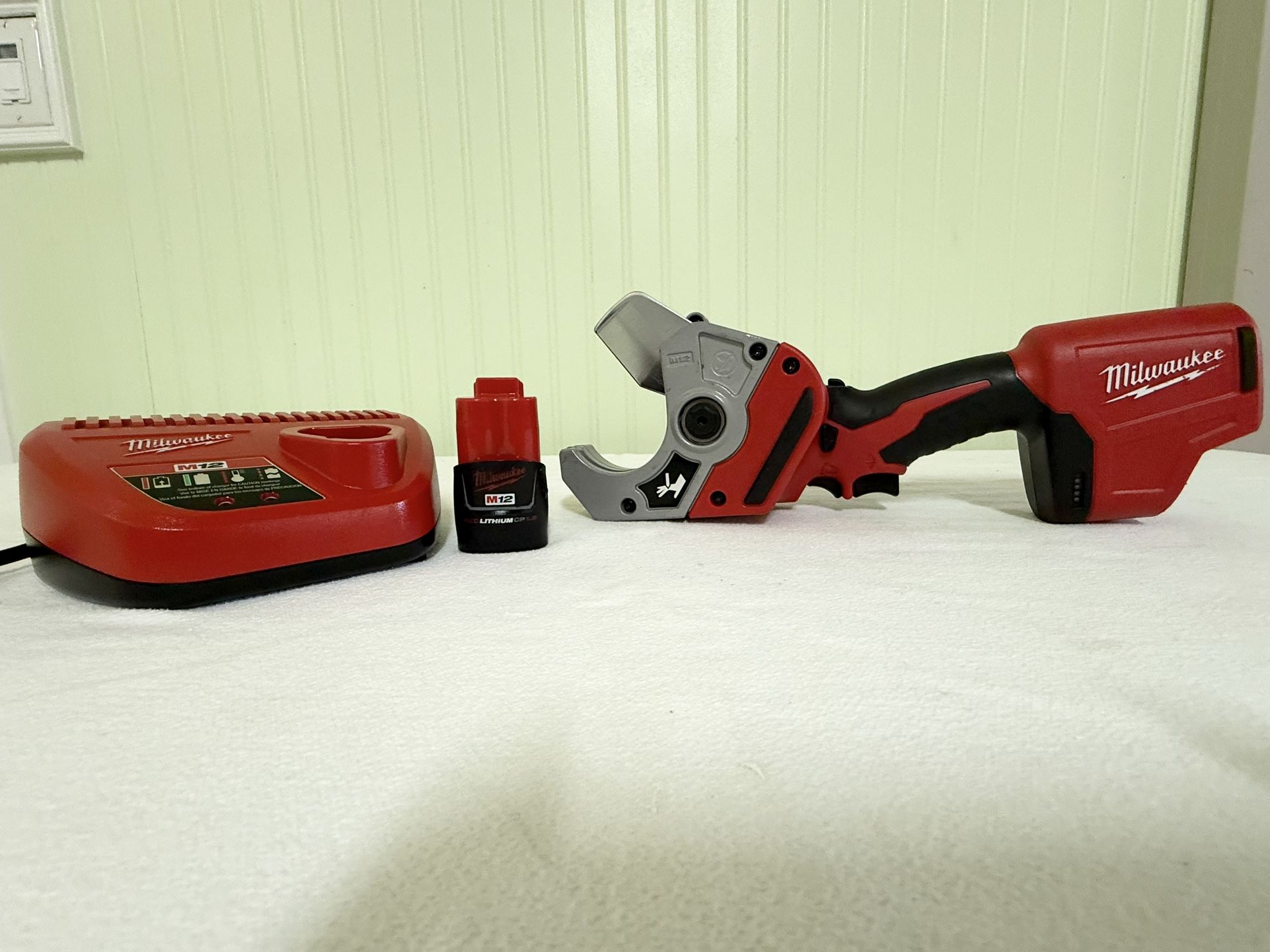 Milwaukee M12 PVC Shear/cutter ( read description below )