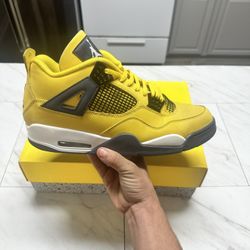 Jordan 4 Retro Lightning