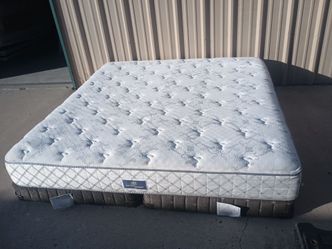 Serta king mattress and box spring