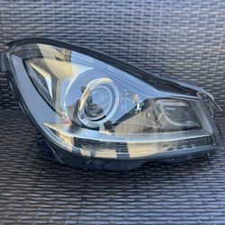 2012 2013 2014 2015 MERCEDES-BENZ C250 C300 W204 Right Passenger Side Xenon Headlight Shell OEM 