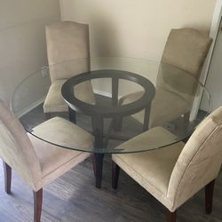 DINNING TABLE WITH CHAIRS SMALL SHIPON THE GLASS