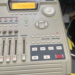 AKAI Professional Digital Personal Studio DPS12