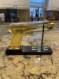 Whiskey decanter with stand and two shot glasses