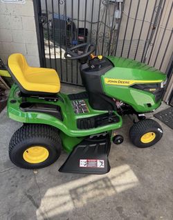John Deere S100 42 in. 17.5 HP Gas Hydrostatic Riding Lawn Mower