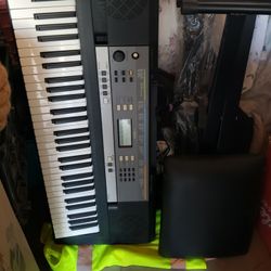 Yamaha Ypt-240 Electric Keyboard And Stand And Seat