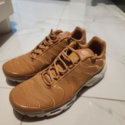 Nike Air Max Plus sneaker in the "Flax Sail" or "Flax" colorway