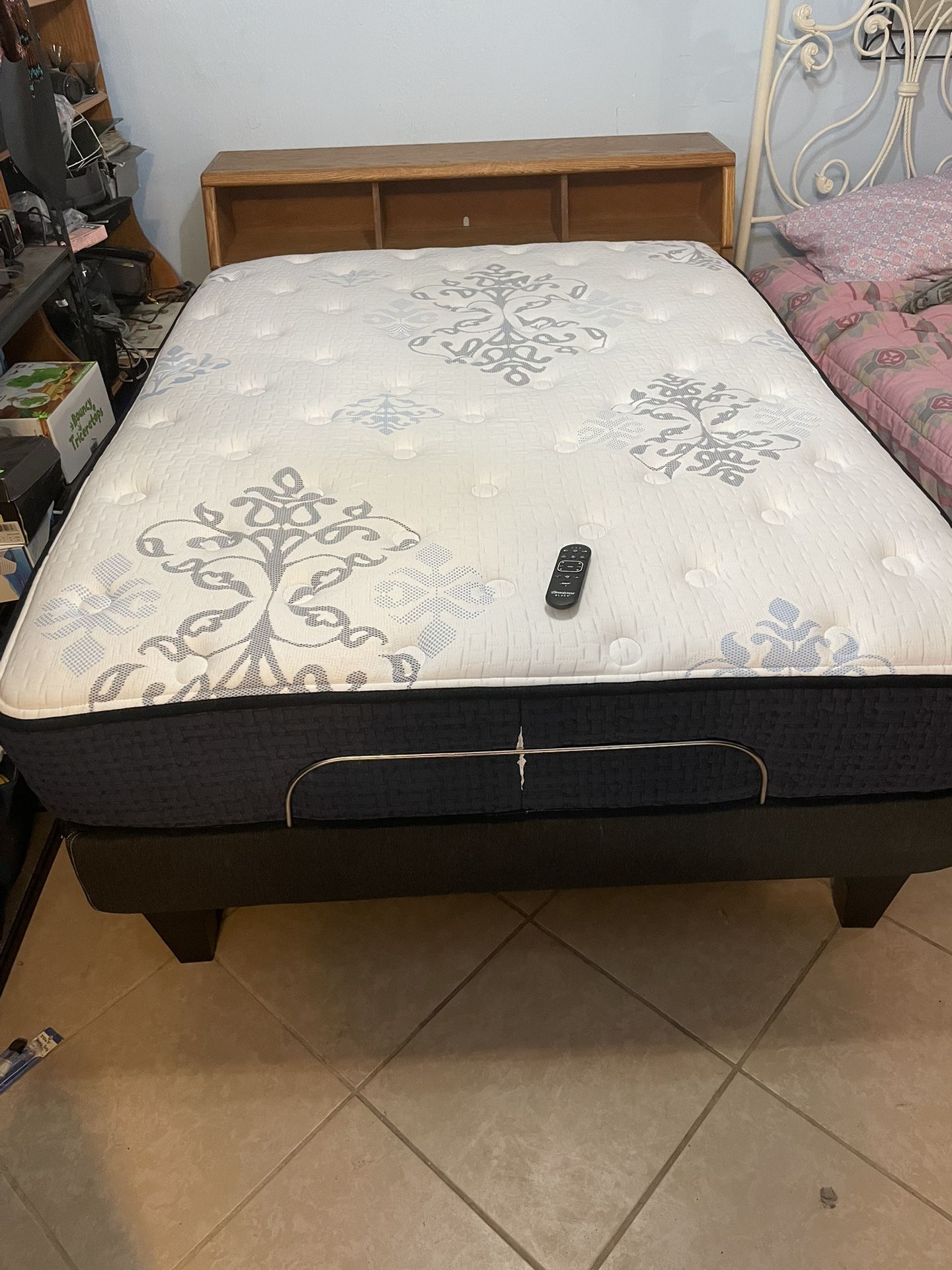 Queen Beautyrest, Black Luxury Base With Mattress