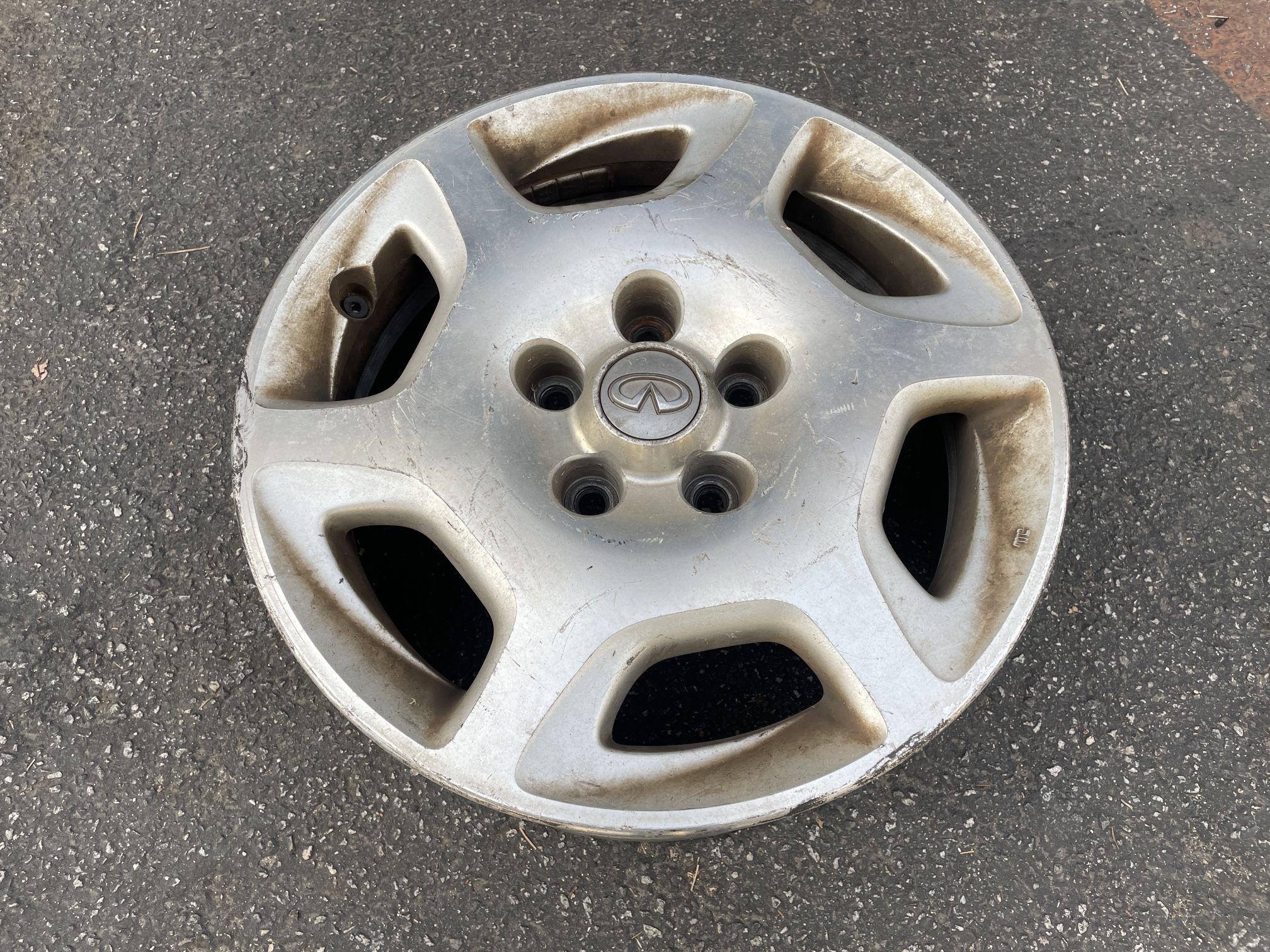 One 16 inch Stock wheel. Infiniti i30. 5 on 114.3mm