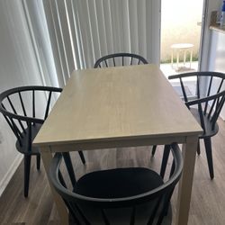 Kitchen Dining Table And Chair Set In Great ConditionOnly $80 